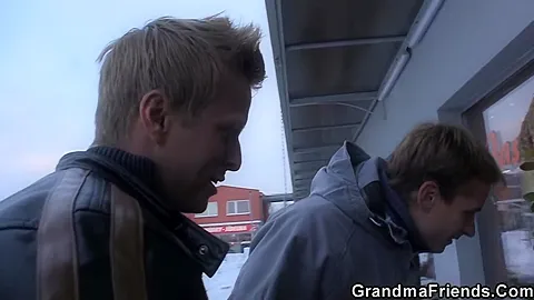Picked Up Step mommy Gets Banged From Both Sides