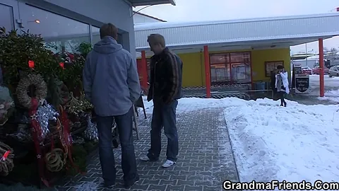 Picked Up Step mommy Gets Banged From Both Sides