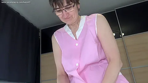 Swallowing In The Pink Apron - HotMilf