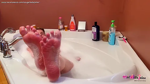 Wet Foot Worship - CougarBabeJolee