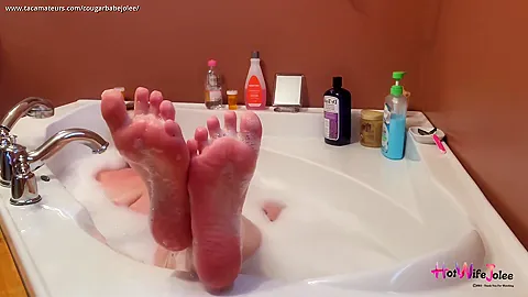 Wet Foot Worship - CougarBabeJolee