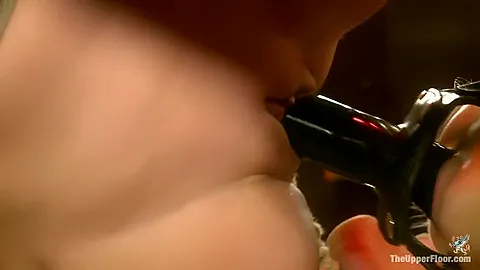 Cocktail Party: Squirting