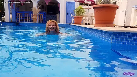 Anne All Natural In The Pool - AnneSwinger
