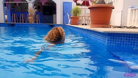 Anne All Natural In The Pool - AnneSwinger