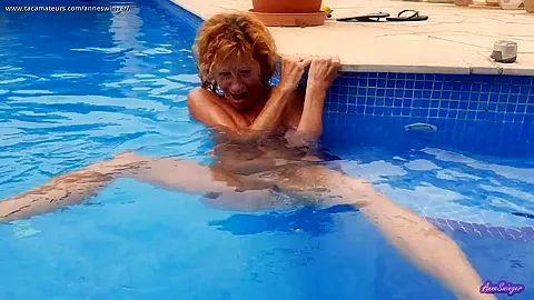 Anne All Natural In The Pool - AnneSwinger