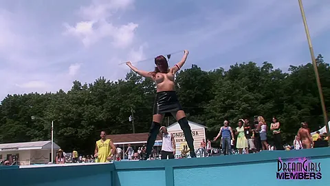 She Shoots Water Out Of Her Pussy!