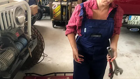 Getting Dirty In The Garage - Luna Green & Markus Green