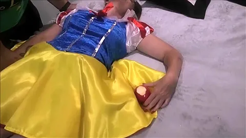 Xmas Panto Snow White Pt2 - BarbySlut