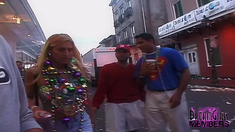 Hot Ebony Freak Spreads Her Pussy At Mardi Gras