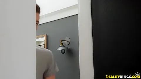 Kinky Kali Steals Sis Boyfriend