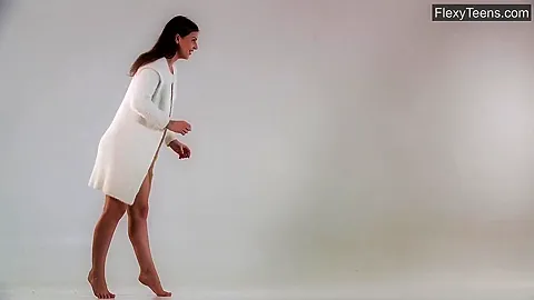 Super Hot Bridges And Splits By Kim
