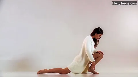 Super Hot Bridges And Splits By Kim