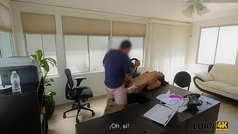 Perra Desempleada Vende Su Hermoso Cuerpo Al Agente De Prestamos