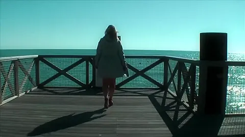 Naked In Public On The Bridge - TacAmateurs