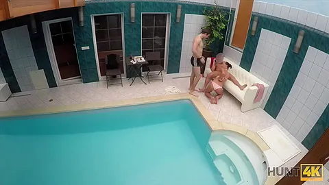 Sexy Brunette Lassie Est Prete A Satisfaire Le Proprietaire