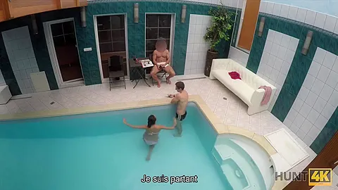 Sexy Brunette Lassie Est Prete A Satisfaire Le Proprietaire