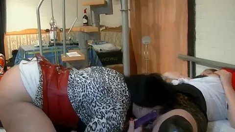 Lesbian Show With A Horny - TacAmateurs