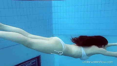Roxalana Cheh Sexy Redhead Underwater