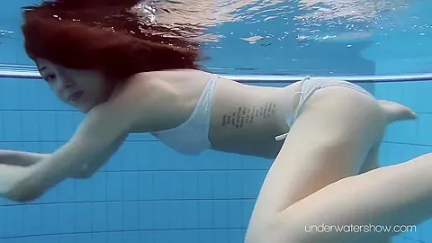 Roxalana Cheh Sexy Redhead Underwater