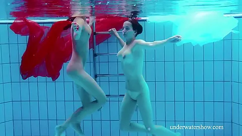 Two Hotties Naked In The Pool