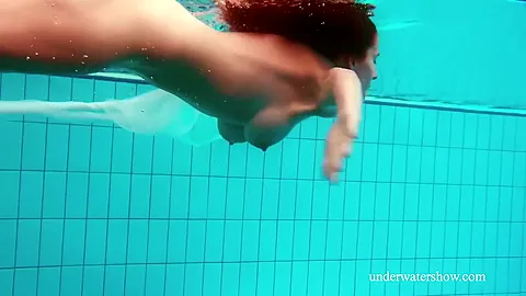 Two Hotties Naked In The Pool