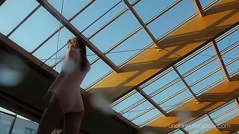 Enjoy Roxalana Underwater Naked In Pool