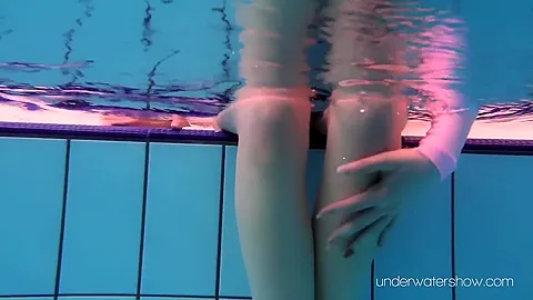 Enjoy Roxalana Underwater Naked In Pool