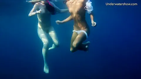 Hotties Naked Alone In The Sea