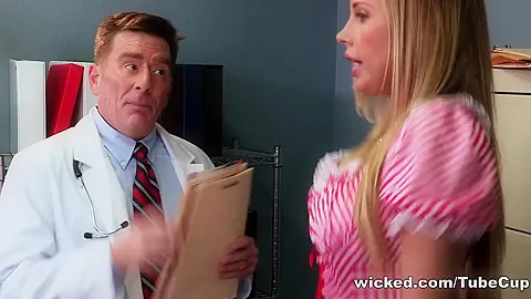The Candy Striper, Scene 1