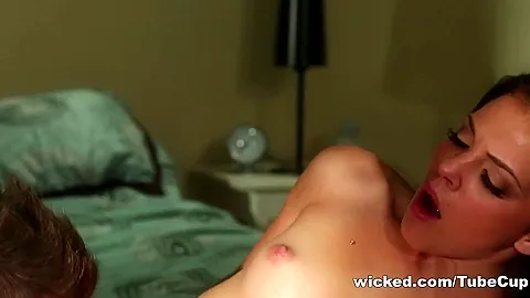 Star Kissed, Scene 3