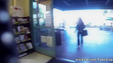 Real Pickups, Scene 1