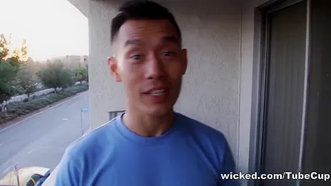 Real Pickups, Scene 1