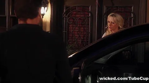 Nothing but Trouble, Scene 3