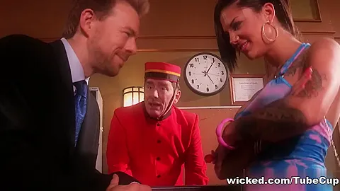 Hotel No Tell, Scene 2