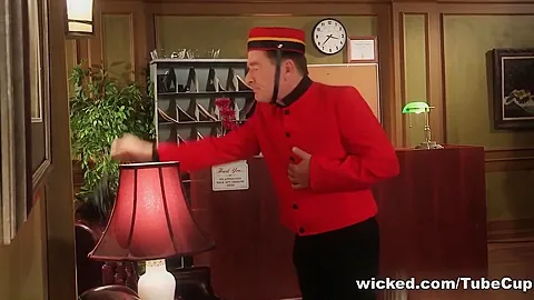 Hotel No Tell, Scene 1
