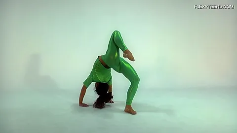 Anna Ocean Super Flexible And Hot Babe
