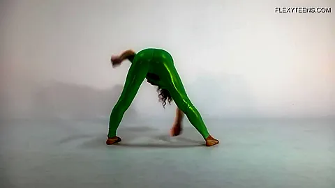 Anna Ocean Super Flexible And Hot Babe