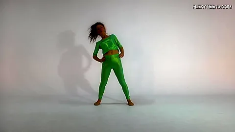 Anna Ocean Super Flexible And Hot Babe