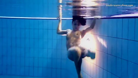 Zlata Oduvanchik Super Hot Virgin Babe In The Pool