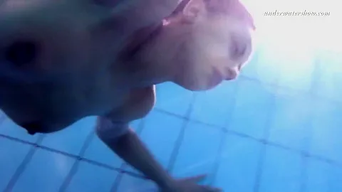 Zlata Oduvanchik Super Hot Virgin Babe In The Pool