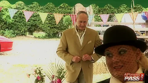 Garden Party Turns Into Oral Fuckfest 4k