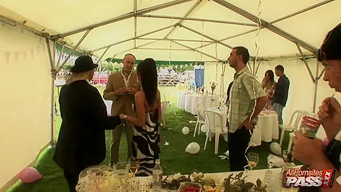 Garden Party Turns Into Oral Fuckfest 4k