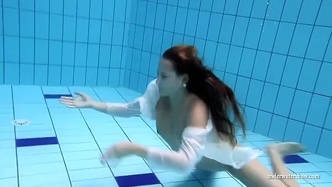 Silvie Hot Underwater Babe