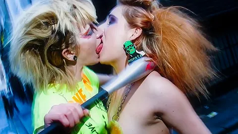 Slideshow of Amateur Couples Deep Tongue Kissing