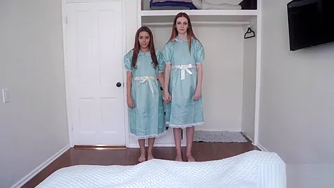 Creepy teen 18+ stepsisters share his cock in a threesome