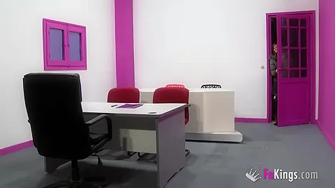 Jordi and friends fuck in English classroom