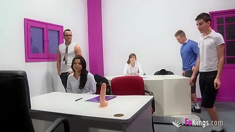 Jordi and friends fuck in English classroom