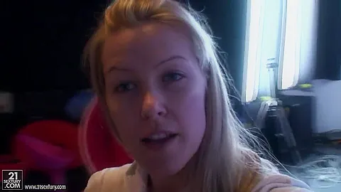 Cameron, Nesty and Sophie have fun in a hotel room