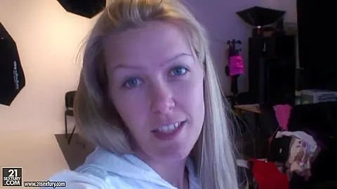Cameron, Nesty and Sophie have fun in a hotel room