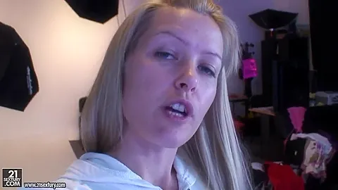 Cameron, Nesty and Sophie have fun in a hotel room